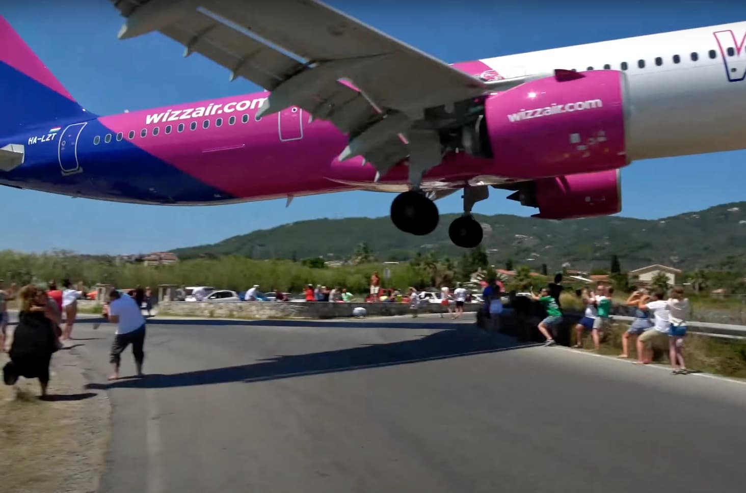 WizzAir flight makes ‘lowest ever landing’ at Greek airport – narrowly avoiding plane spotters