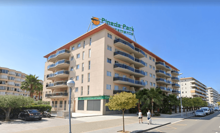 Irish person dies after drowning in Spanish resort swimming pool Irish person dies after drowning in Spanish resort swimming pool