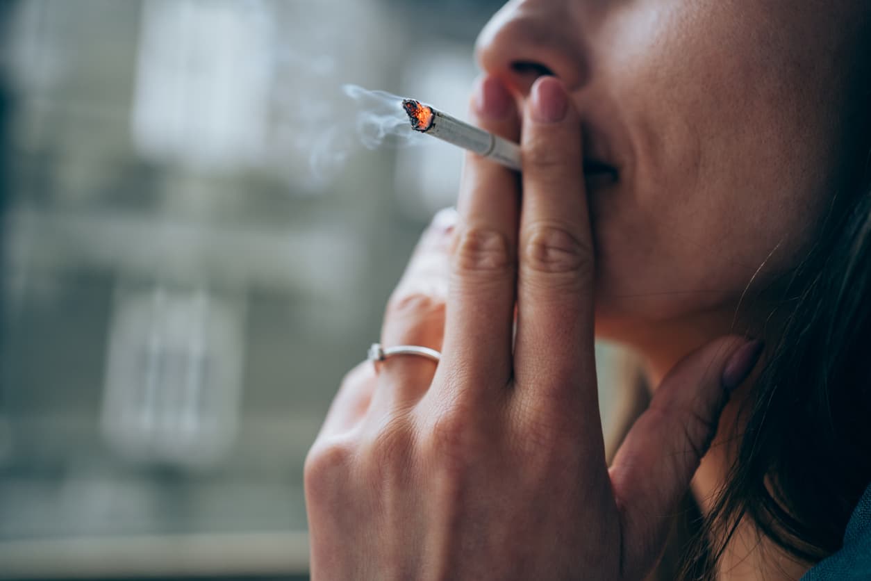 Government urged to raise minimum age of sale of tobacco products to 21