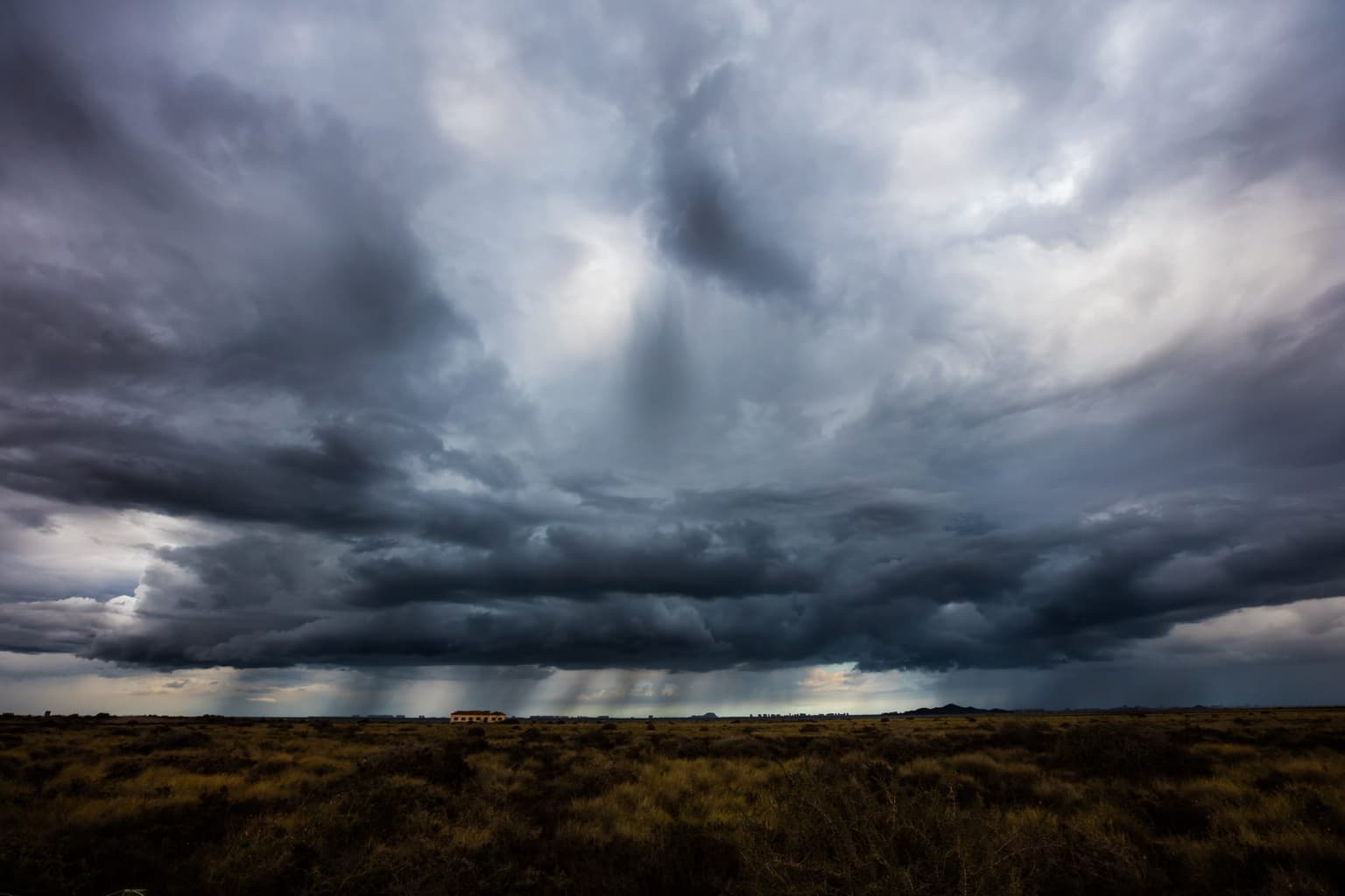 Met Eireann warns of “thundery showers” this weekend