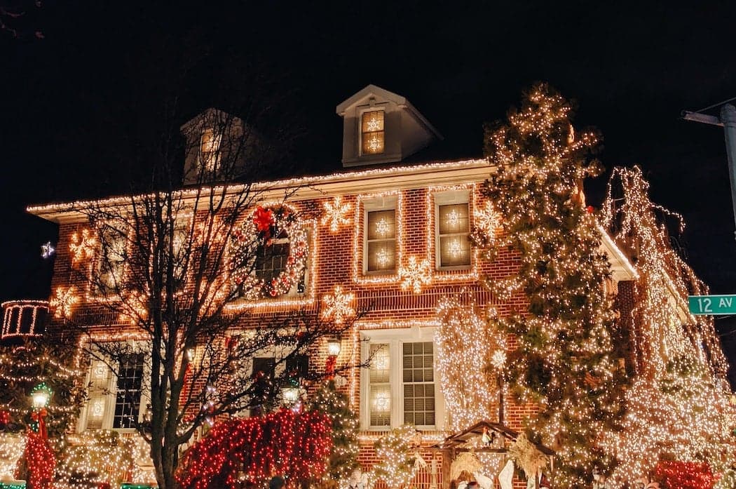 Leaving your Christmas lights up is good for your mental health