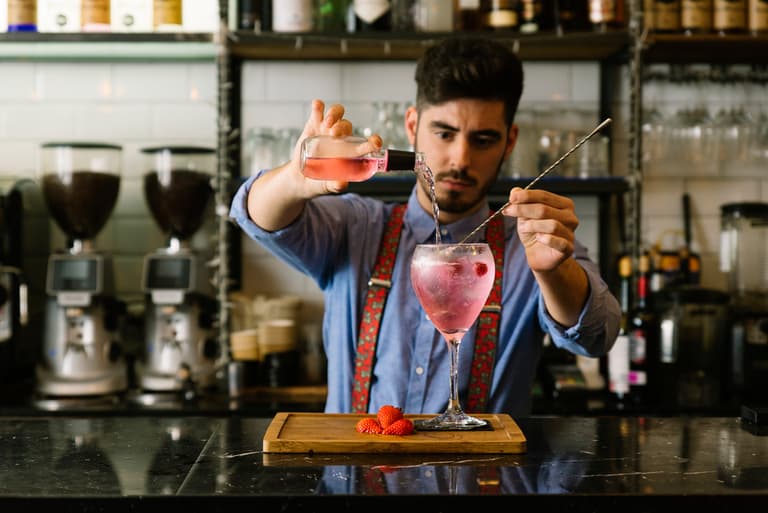 Bartender shares the red flags people should look out for when ordering drinks