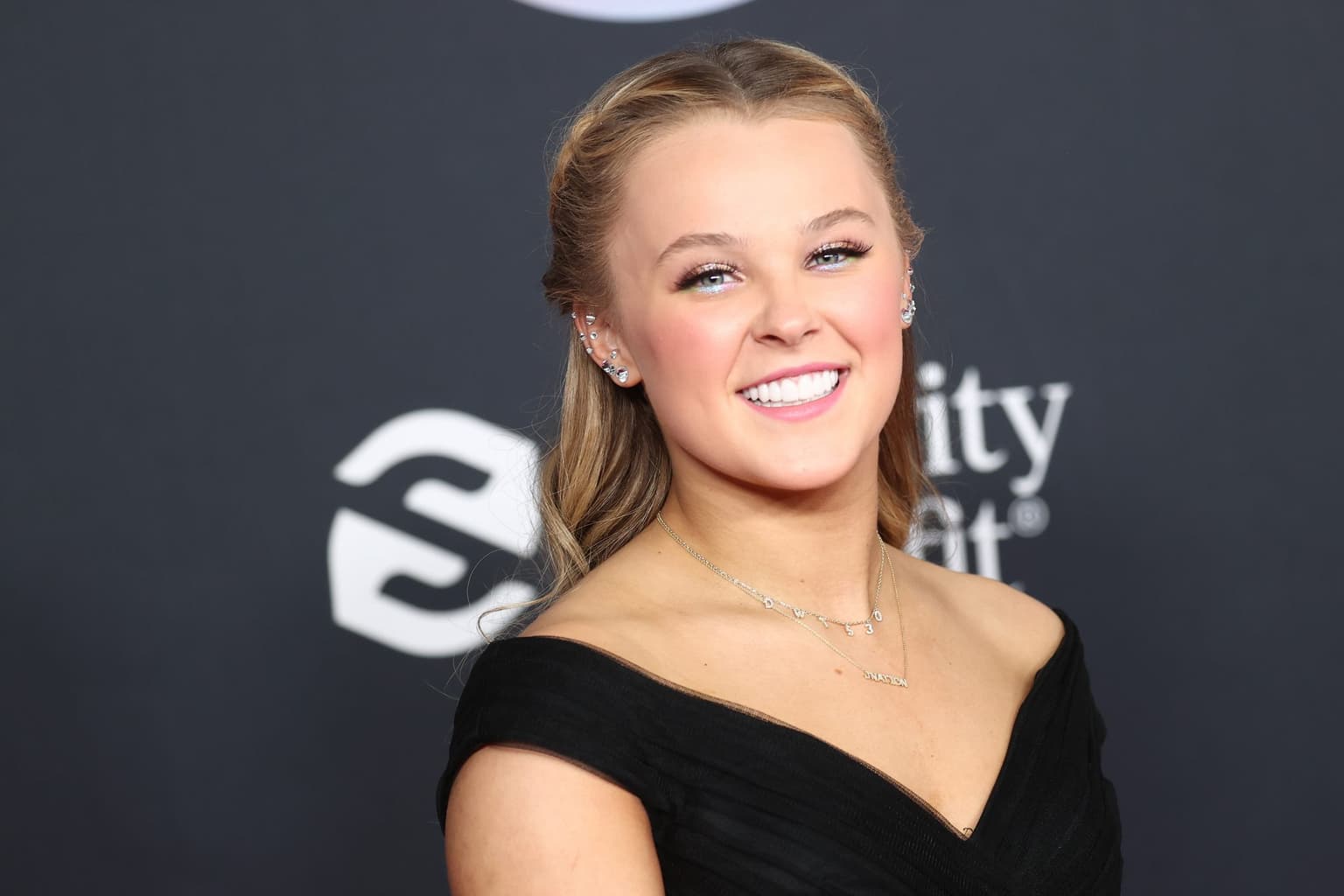 Jojo Siwa admits she can’t have sex like a “normal” teen
