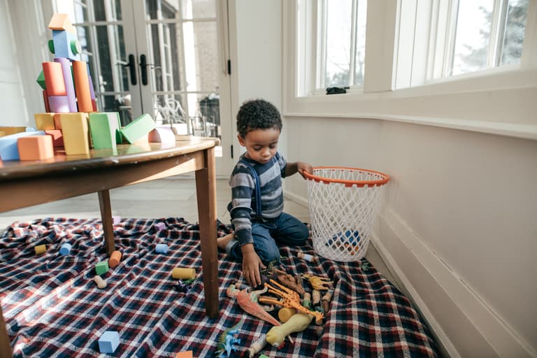 Mum sparks debate after admitting she bins kids’ toys when they don’t tiny up