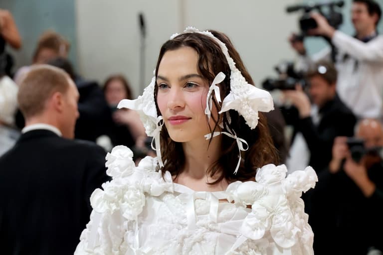 Alexa Chung wore a Dublin design to the Met Gala – how Róisín Pierce designed the look Alexa Chung wore a Dublin design to the Met Gala – how Róisín Pierce designed the look