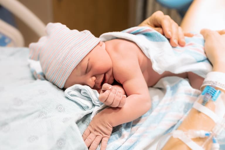 ‘Miracles happen’- Cork mum welcomes baby girl after suffering 23 miscarriages