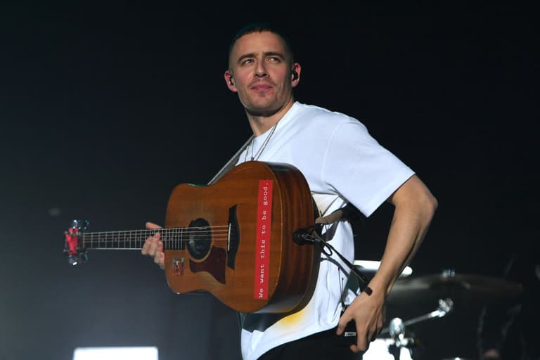 Dermot Kennedy issues apology to Irish Traveller community Dermot Kennedy issues apology to Irish Traveller community
