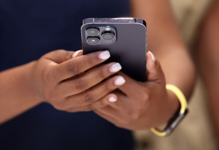 Apple to permanently delete photos from people’s iPhones this month Apple to permanently delete photos from people’s iPhones this month