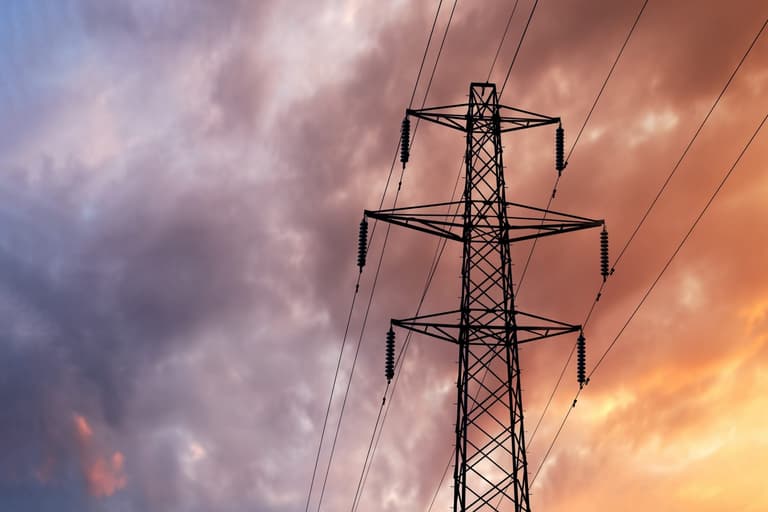 Met Éireann warns of travel disruption and power outages with new weather warning Met Éireann warns of travel disruption and power outages with new weather warning