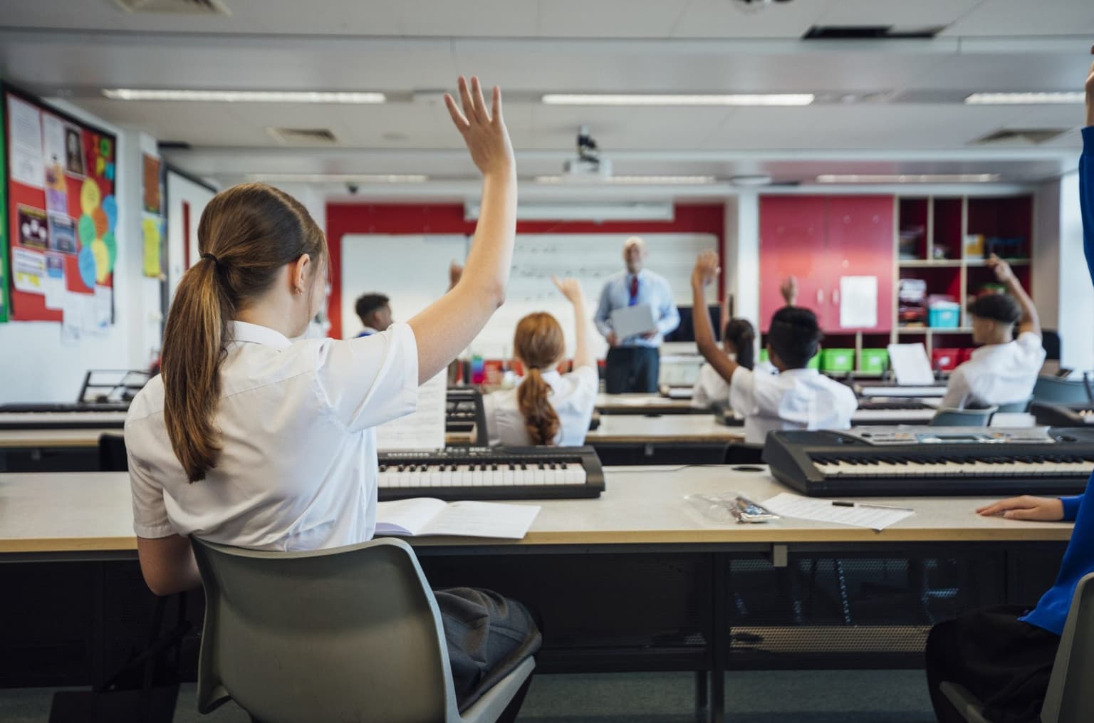 Social welfare: Thousands of parents eligible for up to €385 per child for back-to-school supplies
