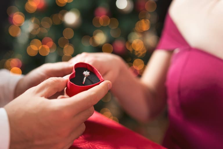 Survey reveals the most popular places for proposals this Christmas season Survey reveals the most popular places for proposals this Christmas season