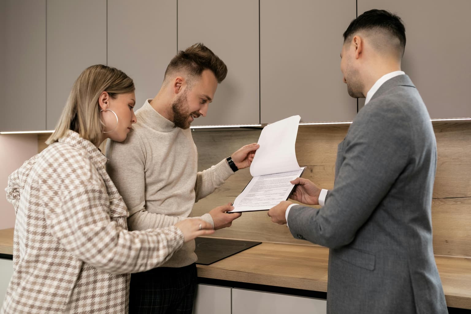 Does your ability to pay rent help determine the mortgage amount you can get? We asked the experts.