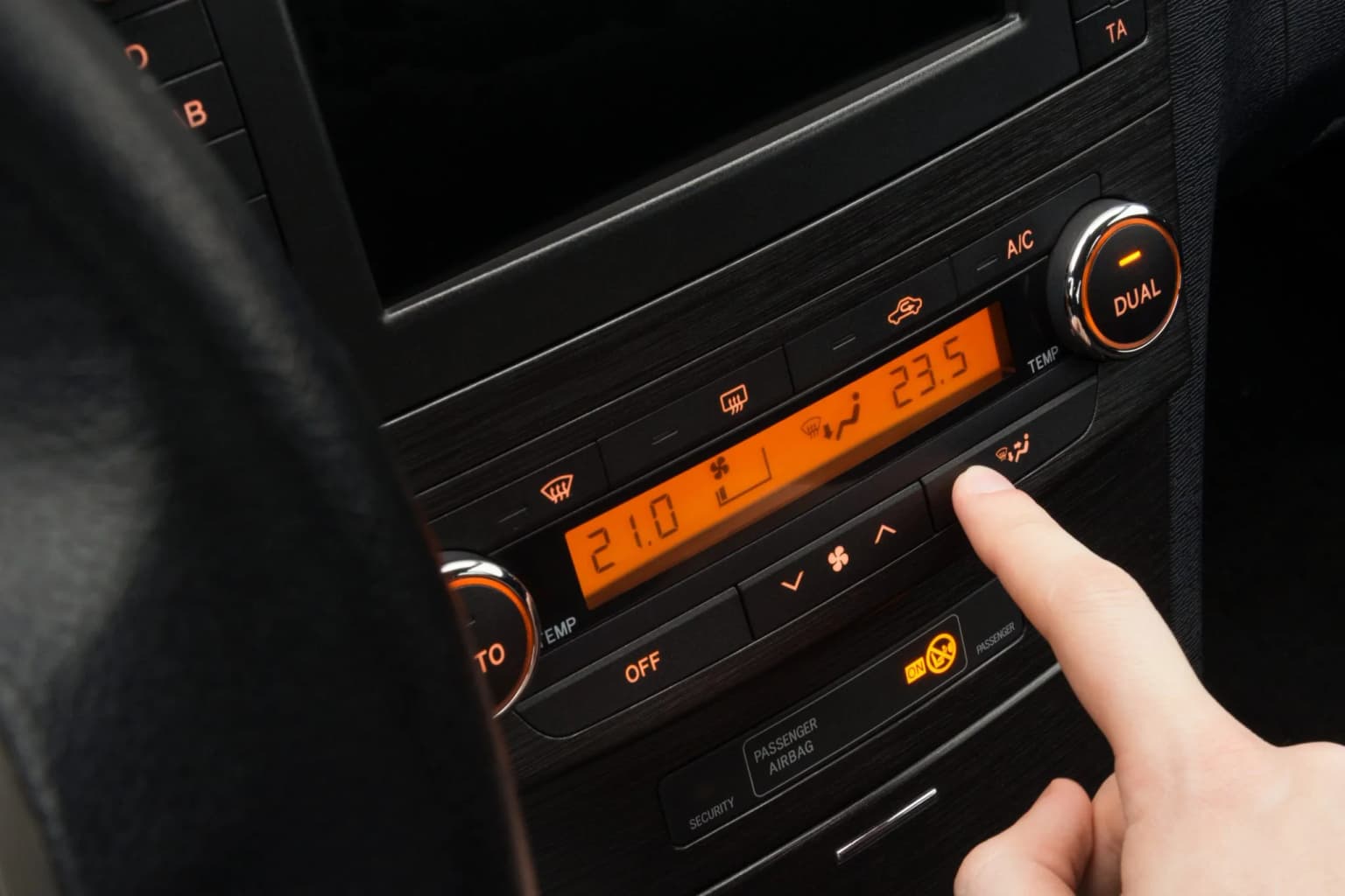 Drivers warned not to use ‘air recirculation’ button when de-icing windscreen