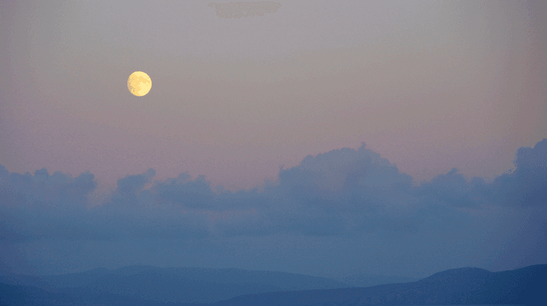 The full moon can cause a hormonal changes, experts say The full moon can cause a hormonal changes, experts say