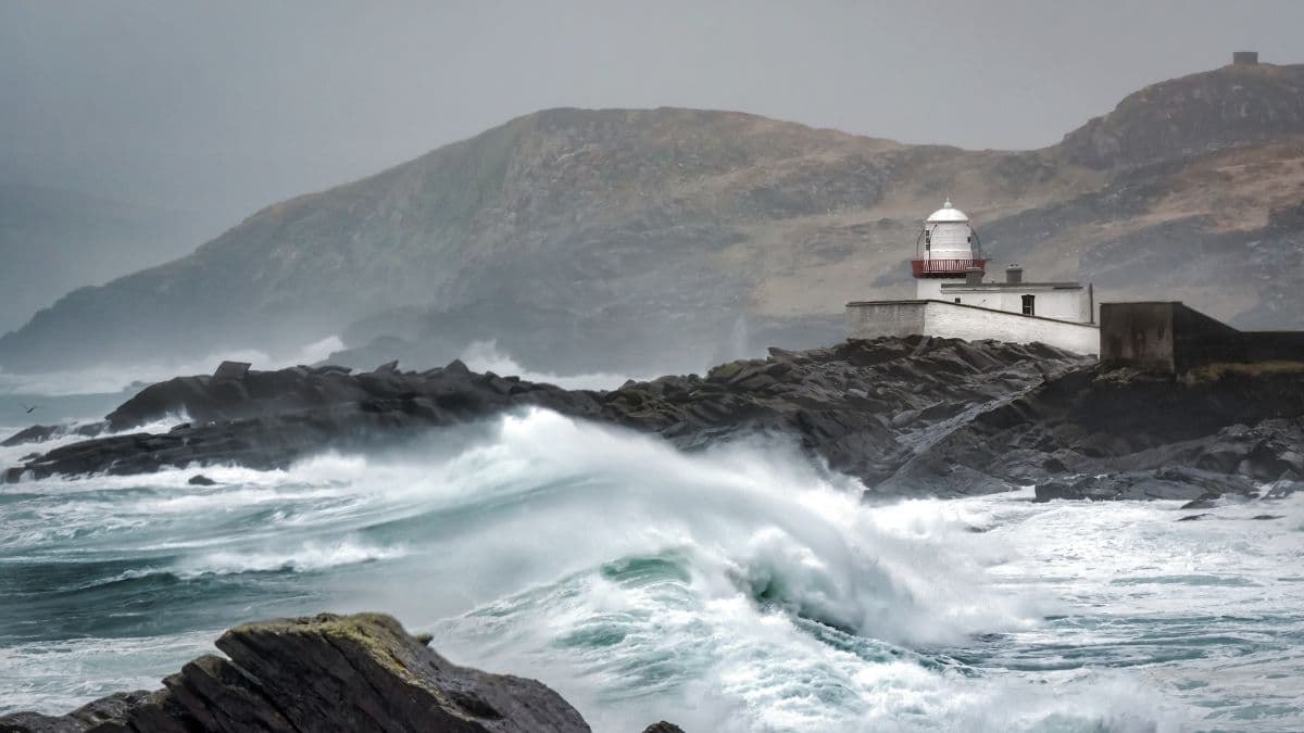 Met Éireann issues major update on ‘monster storm’ that could hit Ireland