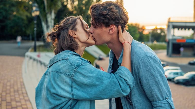 Expert reveals 5 giveaway signs you’re a bad kisser