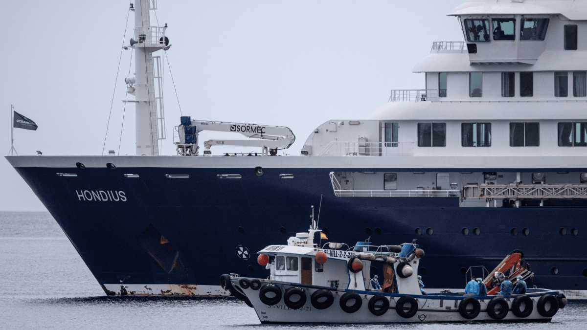 Irish passengers on board hantavirus-hit cruise ship begin isolation at HSE facility