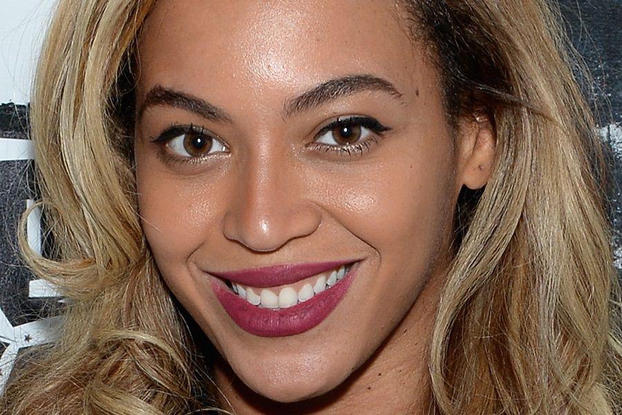 Beyoncé Strips Off For Dazzling Magazine Shoot