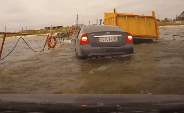 VIDEO: This Is Why You Should Never Overtake On A Floating Bridge
