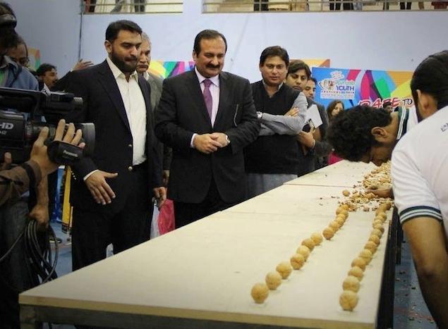 VIDEO: Martial Arts Expert Cracks 155 Walnuts With His Head