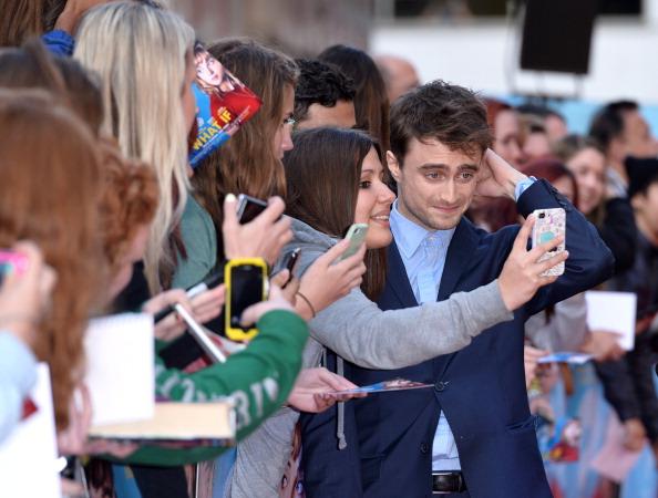 Her Look Of The Day – Daniel Radcliffe Scrubs Up Well