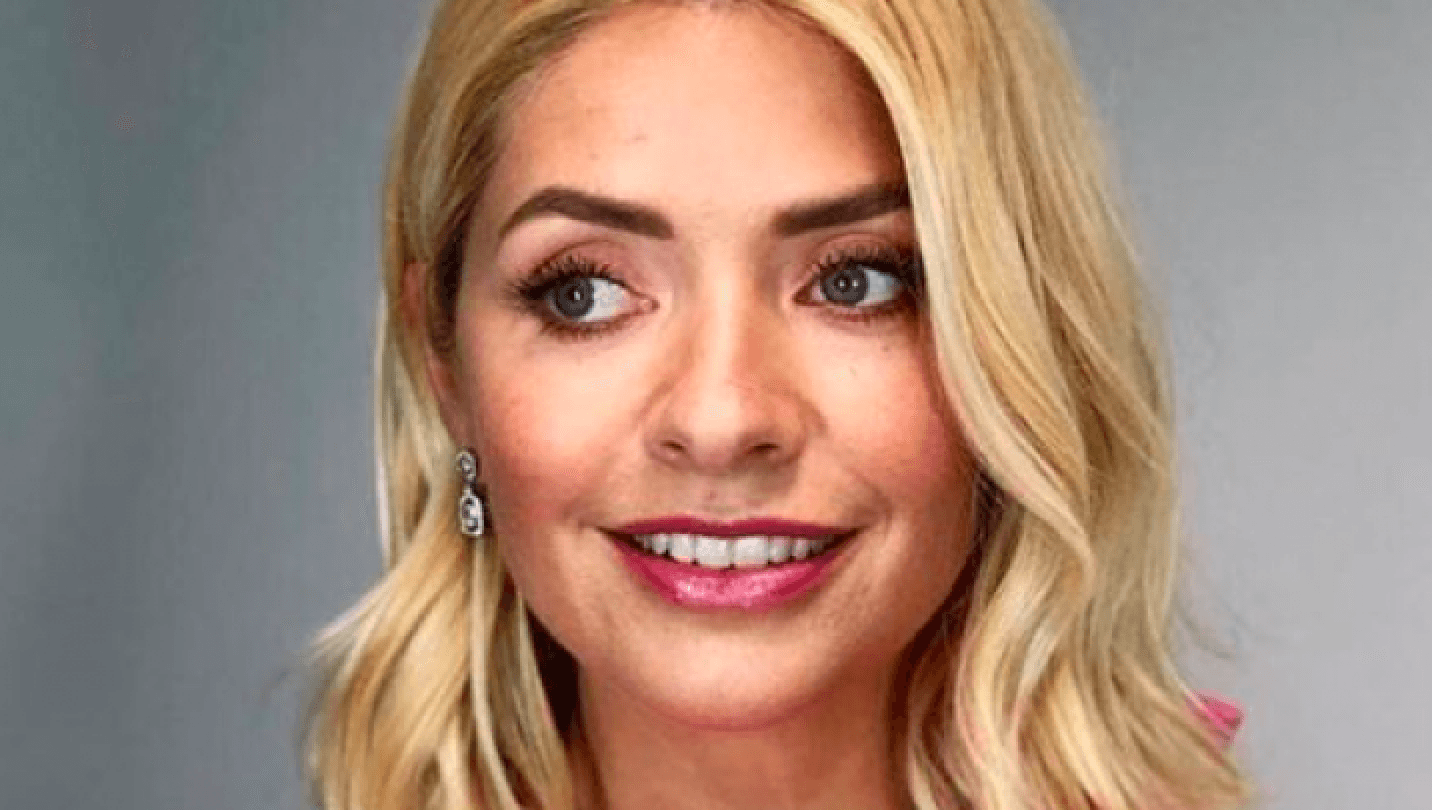 Holly Willoughby’s black dress is from Sandro Paris and we’re insanely in love