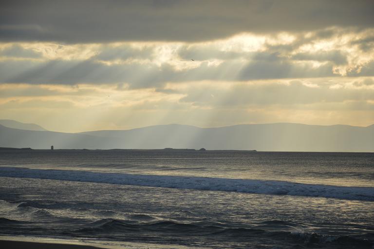 Halloween weekend weather to see abnormally high temperatures and sunny spells
