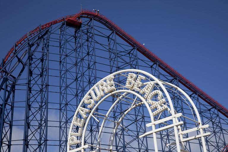 30 people rescued after Blackpool rollercoaster breaks down