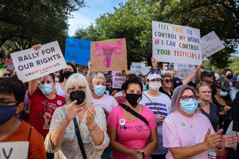 Judge temporarily blocks Texas abortion law Judge temporarily blocks Texas abortion law
