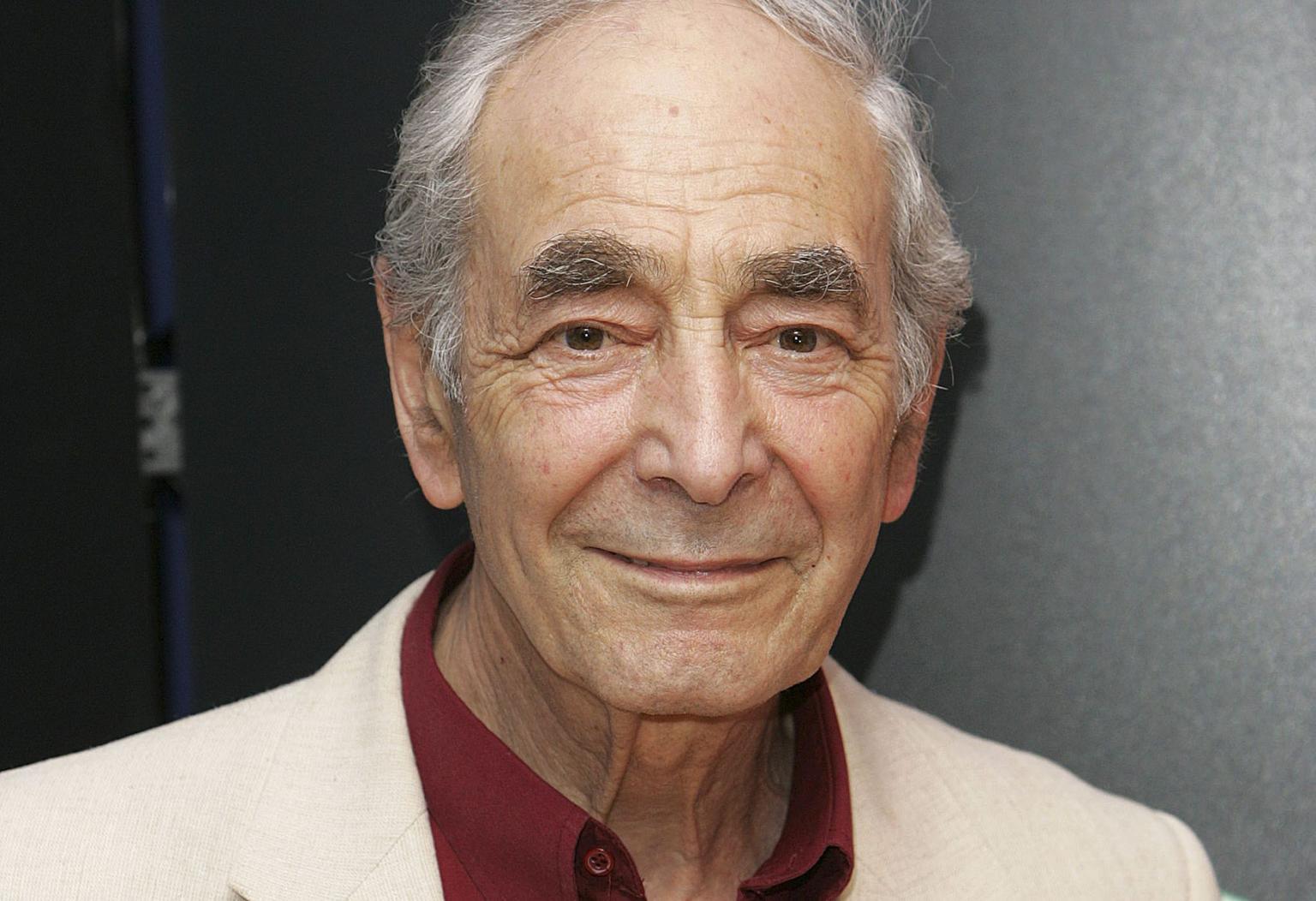 Legendary Eastenders actor Leonard Fenton dies aged 95