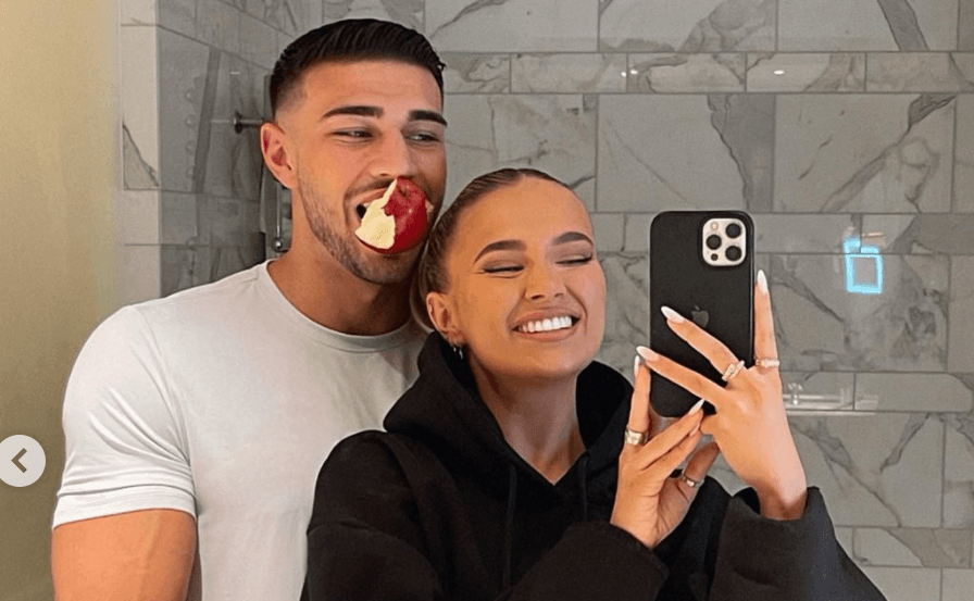 Molly Mae Hague and Tommy Fury are giving off major engagement vibes in latest snap