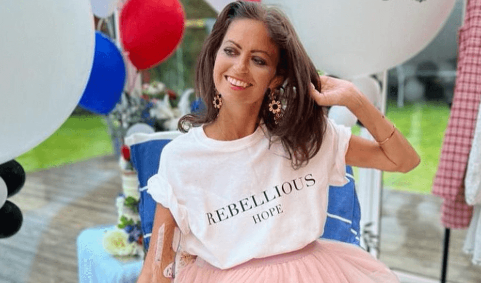 Deborah James calls for bowel cancer warnings on toilet paper