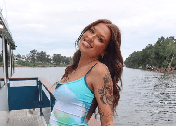 Influencer dropped by major beauty brand after revealing she killed two cats