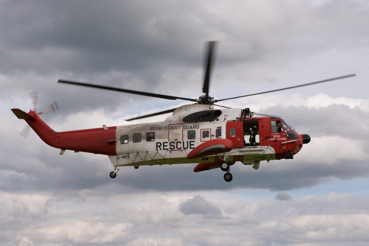Woman tragically dies after rescuing young boy from sea in Cork