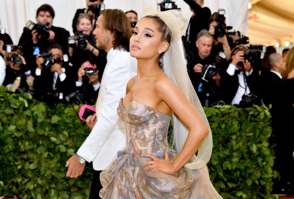 Ariana Grande sparks concerns after ditching her wedding ring