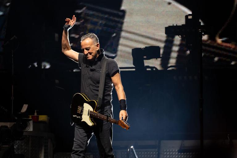 Bruce Springsteen confirms four Irish gigs as part of upcoming tour Bruce Springsteen confirms four Irish gigs as part of upcoming tour