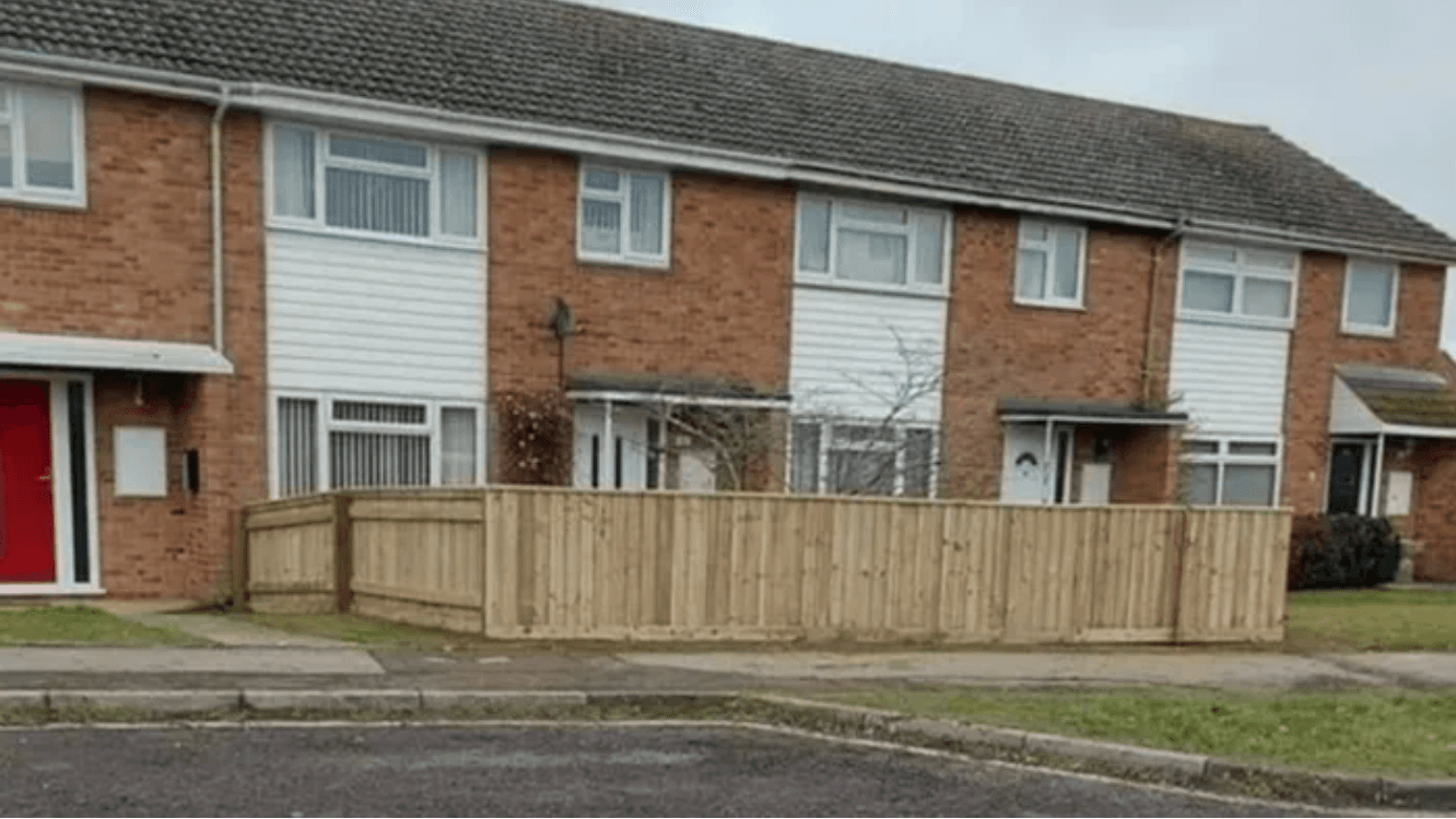 Woman leaves neighbours fuming after building 100ft fence around garden