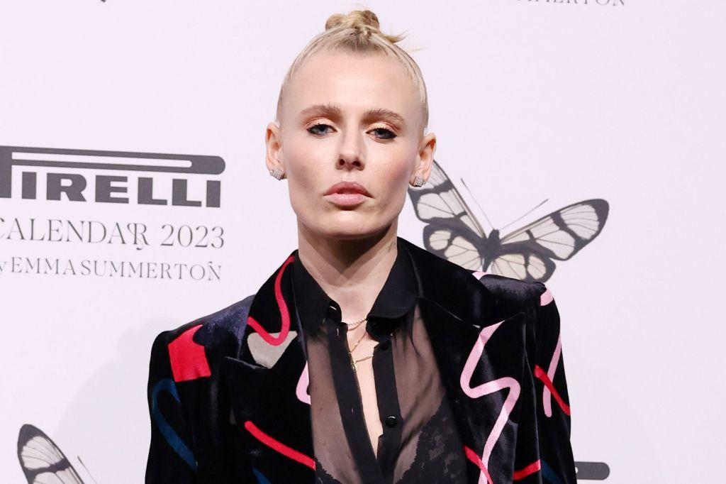 Model issues warning after losing both legs to toxic shock syndrome