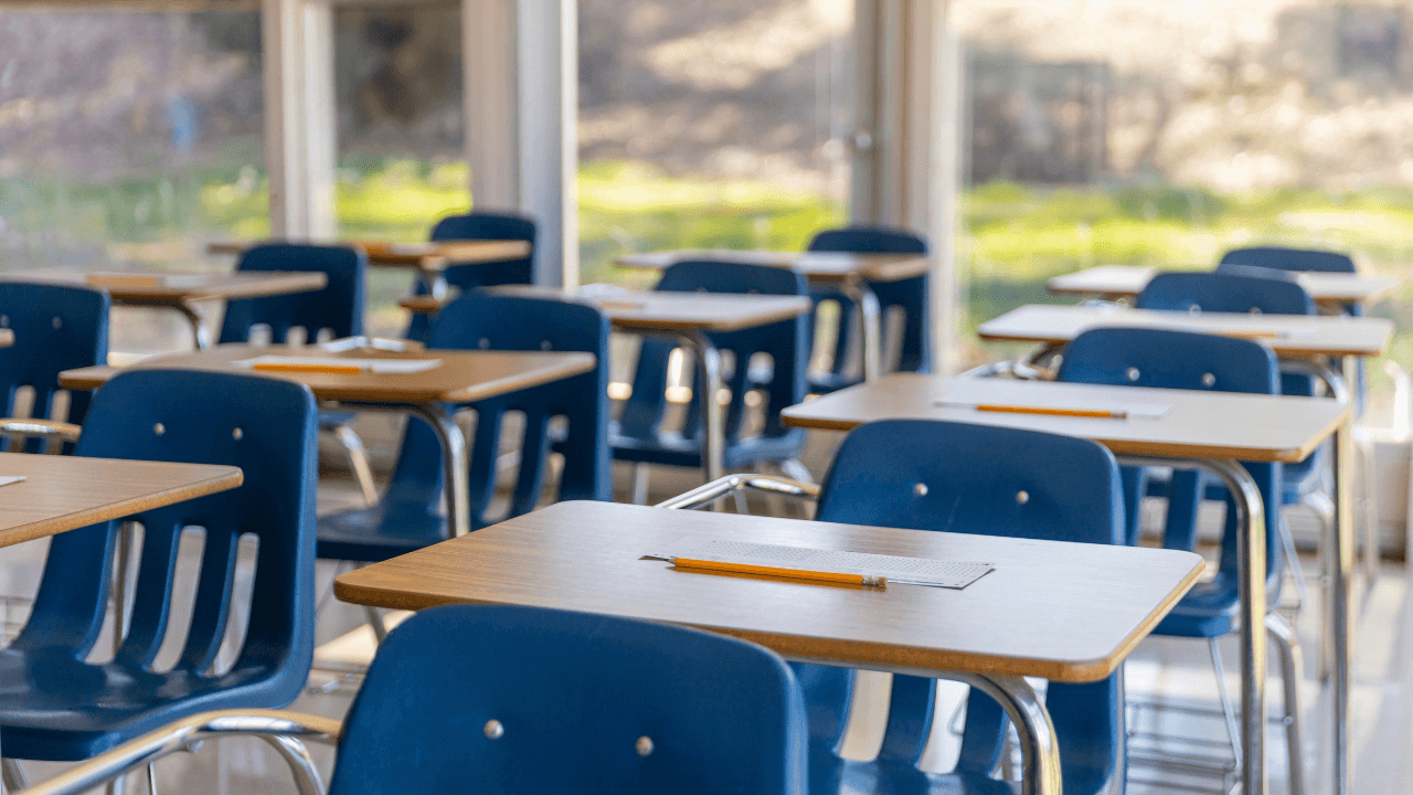 Storm Éowyn: Schools across Ireland to close on Friday