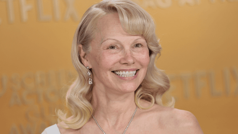 Pamela Anderson praised as she goes bare-faced at SAG Awards