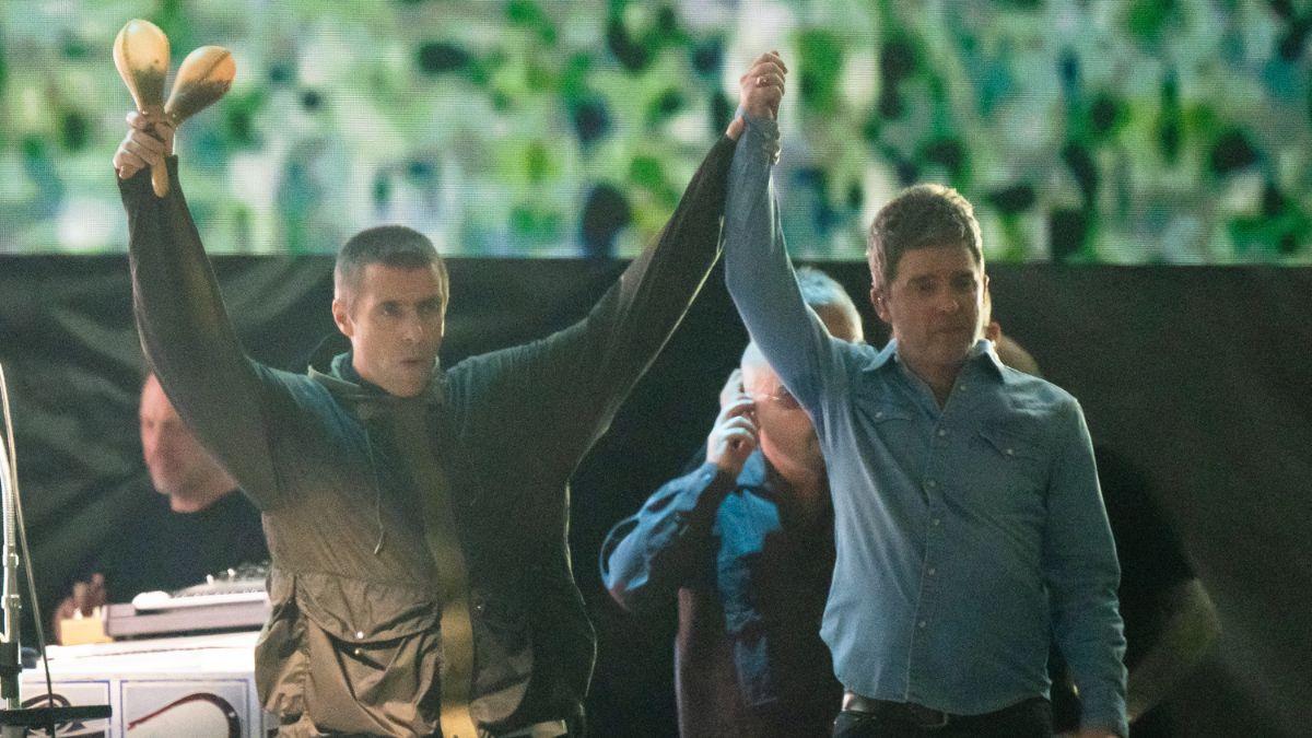 Fans divided on ‘f****** class’ Irish crowd chant at Oasis Dublin show