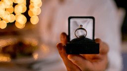 Expert reveals one of the worst places to propose at Christmas