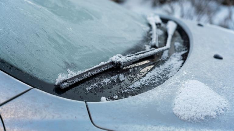 Drivers ditch ice scrapers for gadget that removes ice in seconds ‘without scratching’