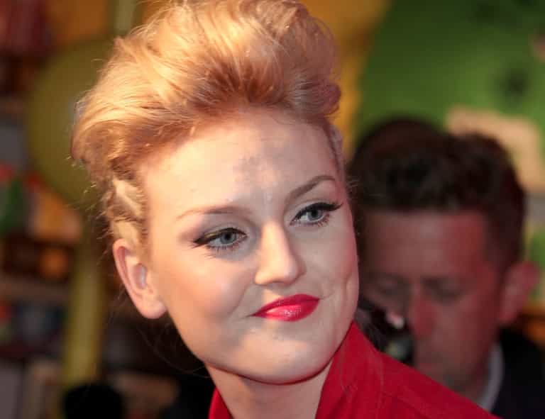 Little Mix’s Perrie Chows Down on Dog Food Little Mix’s Perrie Chows Down on Dog Food