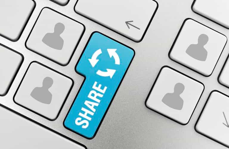 Free Wi-fi on Grafton Street: Now You Can Poke People While You Shop Free Wi-fi on Grafton Street: Now You Can Poke People While You Shop