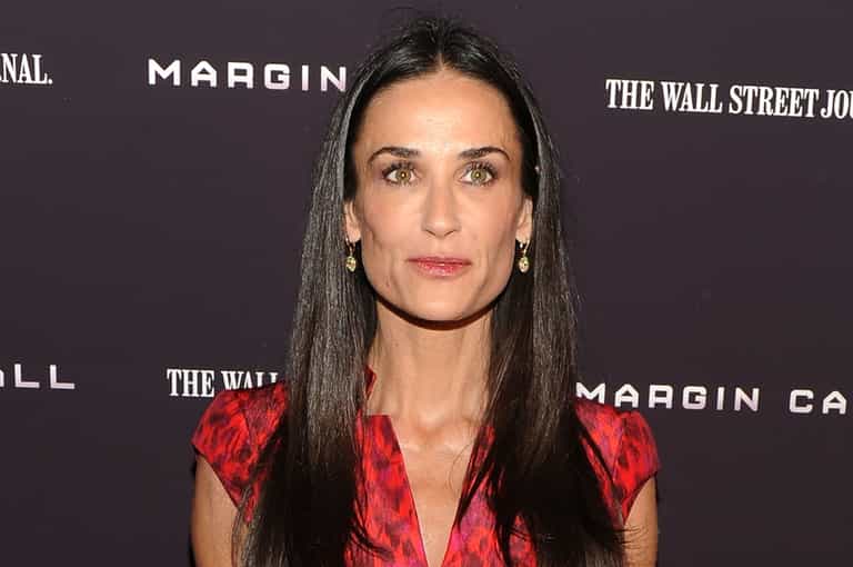 Demi Moore is “Beyond Heartbroken” Over Ashton and Mila Pictures Demi Moore is “Beyond Heartbroken” Over Ashton and Mila Pictures