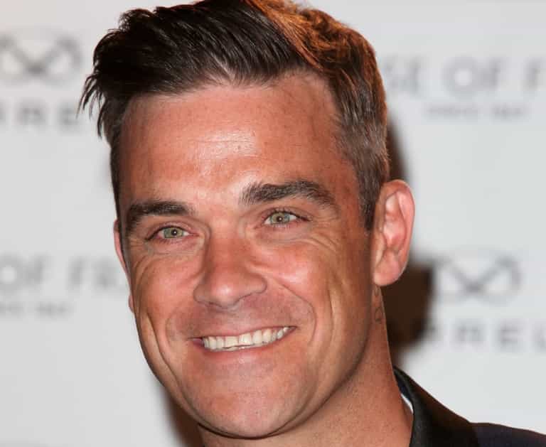Robbie Williams and Wife Return Home for the Birth of Their Baby Robbie Williams and Wife Return Home for the Birth of Their Baby