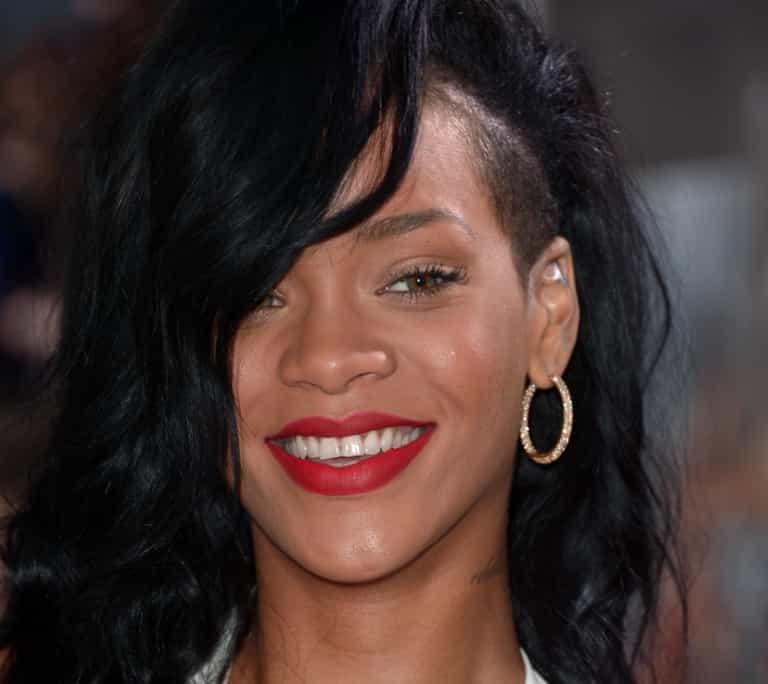 More Holiday Drama for Rihanna as She Breaks Her Toe More Holiday Drama for Rihanna as She Breaks Her Toe