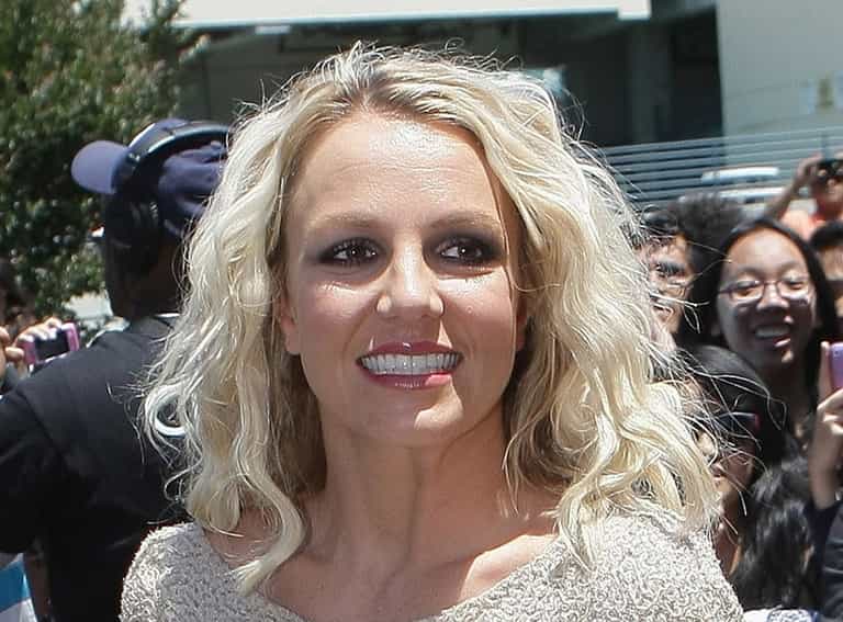 Britney Spears Shares a Holiday Photo With Her Twitter Followers and She is Looking Hot! Britney Spears Shares a Holiday Photo With Her Twitter Followers and She is Looking Hot!