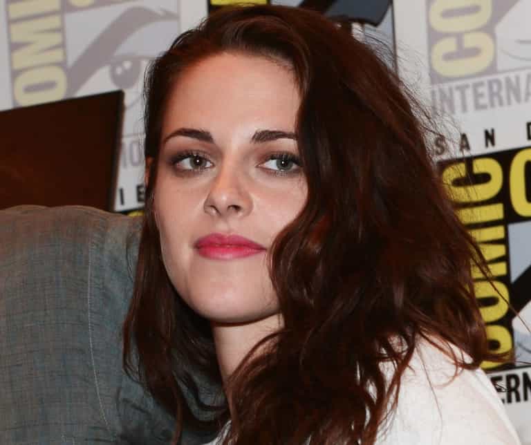 Kristen Stewart Is Crying Non-Stop and Refusing To Shower At Producer Friend’s L.A. Haven Kristen Stewart Is Crying Non-Stop and Refusing To Shower At Producer Friend’s L.A. Haven